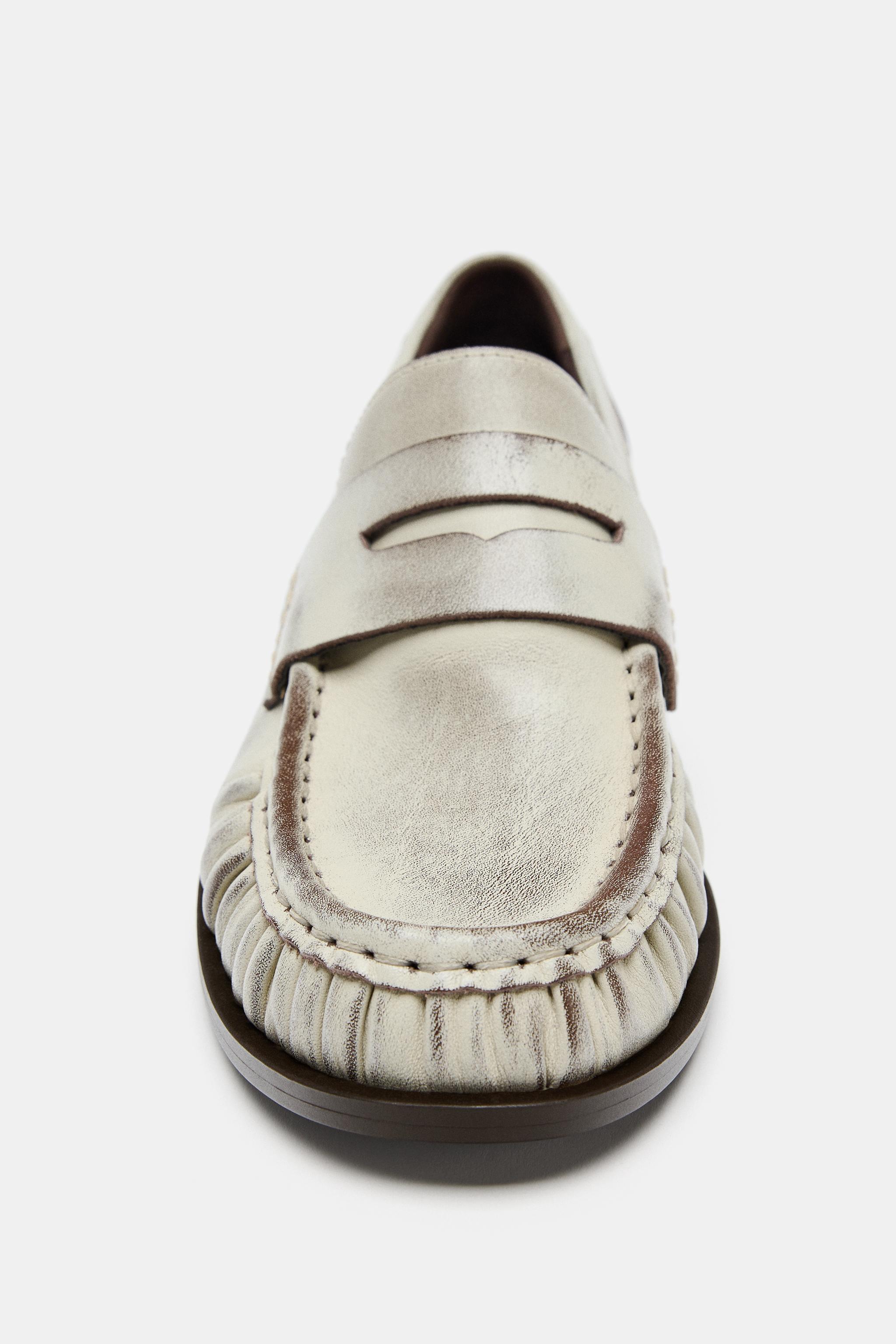 RUFFLED LEATHER LOAFERS